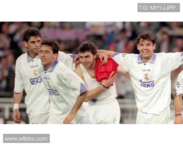 球服如何通过设计与风格展现足球明星的个性与魅力 球服如何通过设计与风格展现足球明星的个性与魅力