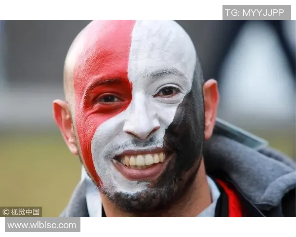 荷兰足球明星面具创意设计展示与球迷互动的独特魅力 荷兰足球明星面具创意设计展示与球迷互动的独特魅力