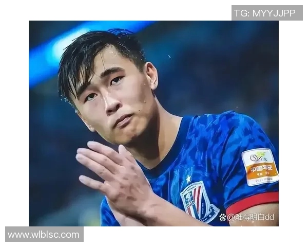 足球明星加盟中国联赛引发热潮球迷热情高涨期待新赛季表现 足球明星加盟中国联赛引发热潮球迷热情高涨期待新赛季表现