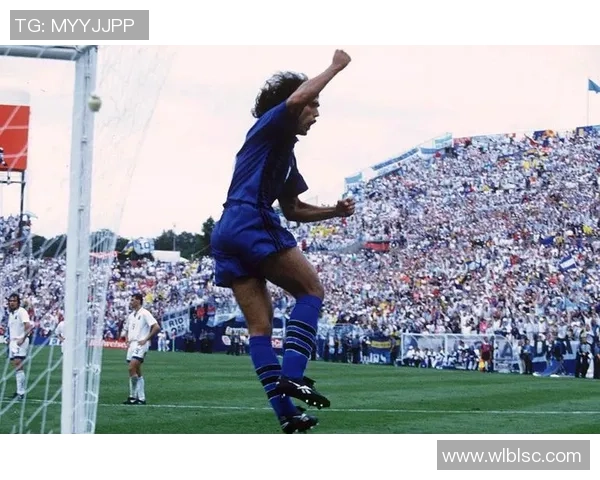 足球明星巴蒂背影展现无尽魅力与传奇风采的瞬间 足球明星巴蒂背影展现无尽魅力与传奇风采的瞬间