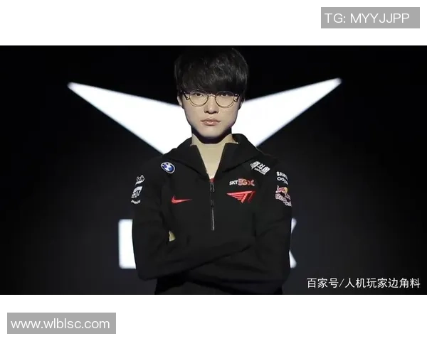 足球明星意外扔刀瞬间被捕捉引发热议网友纷纷猜测背后故事 足球明星意外扔刀瞬间被捕捉引发热议网友纷纷猜测背后故事