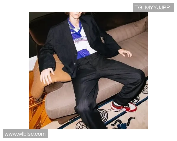 足球明星踢球时的时尚穿搭指南让你成为场上最靓的仔 足球明星踢球时的时尚穿搭指南让你成为场上最靓的仔